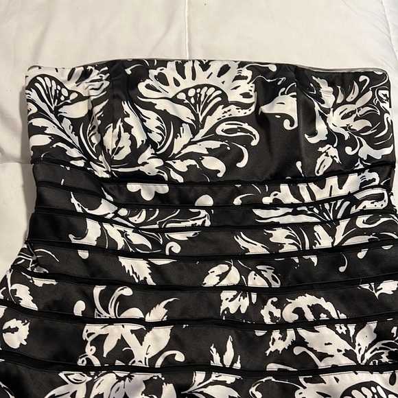 White House black market Strapless dress - Picture 2 of 5